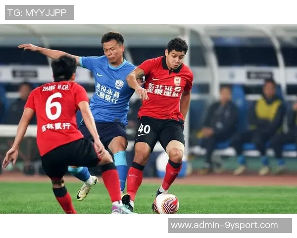 老虎大学足球队奋勇拼搏展现青春风采引领校园体育新风潮